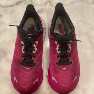 Hoka Sarahi 6. - Womens Size 8 - Fuschia